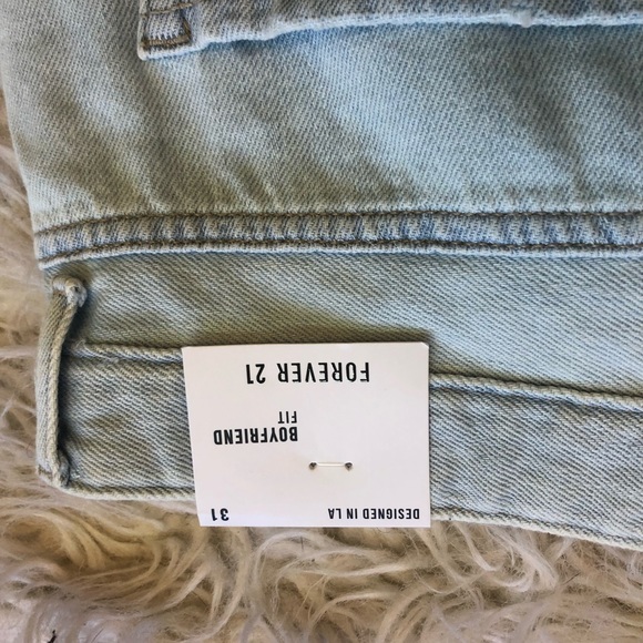 These are not your “Boyfriend” Jeans 😜 - Picture 5 of 5